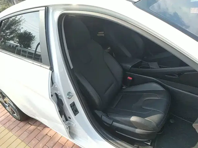 Hyundai Elantra — Фото автомобиля 24