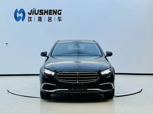 Mercedes-Benz E-Class — Фото автомобиля 2