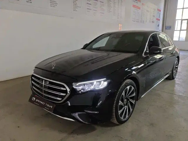 Фотография автомобиля — Mercedes-Benz E-Class
