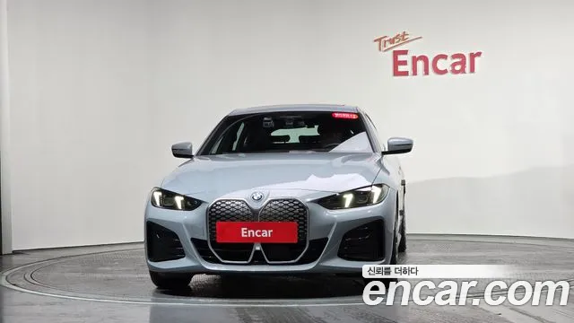 BMW i4 — Фото автомобиля 3