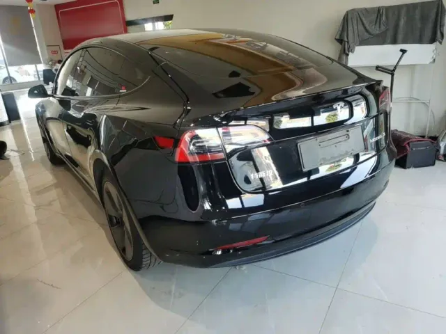 Tesla Model 3 — Фото автомобиля 4