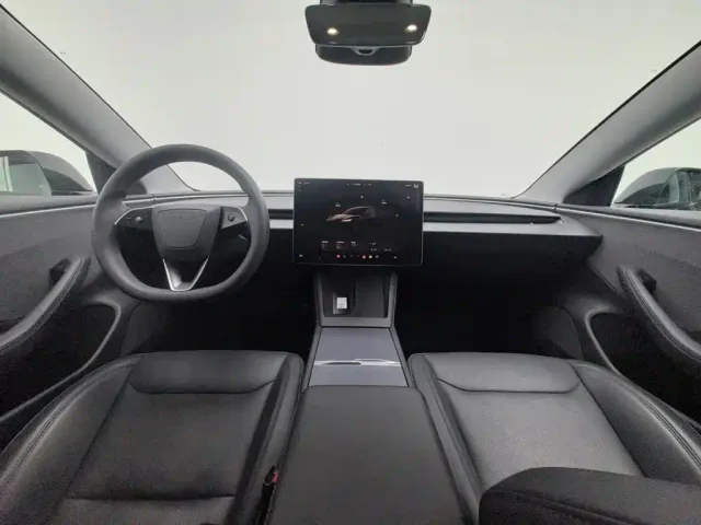 Tesla Model 3 — Фото автомобиля 5