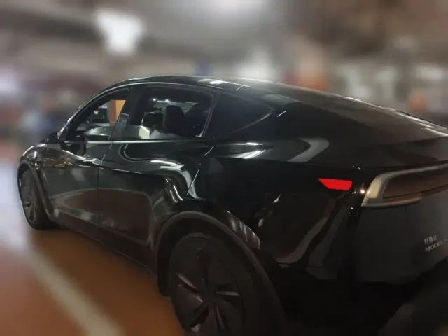 Tesla Model Y — Фото автомобиля 4