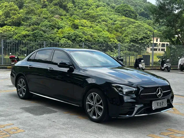 Mercedes-Benz E-Class — Фото автомобиля 2
