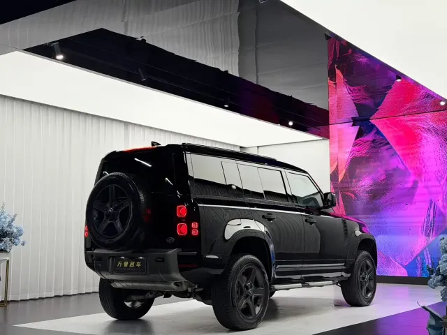 Land Rover Defender — Фото автомобиля 7