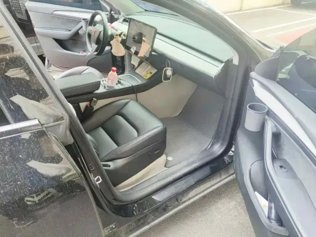 Tesla Model Y — Фото автомобиля 13