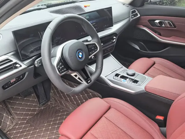 BMW BMW i3 2026 eDrive 35 L — Фото автомобиля 5