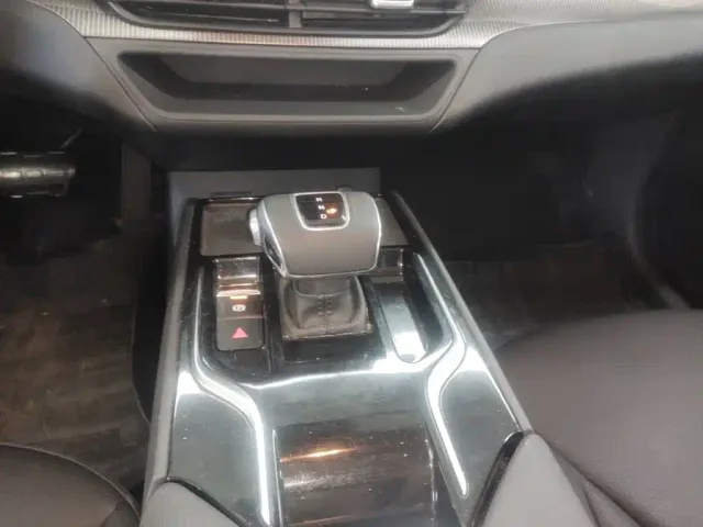Hongqi E-QM5 — Фото автомобиля 13
