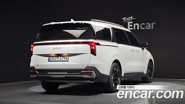 Kia Carnival — Фото автомобиля 2
