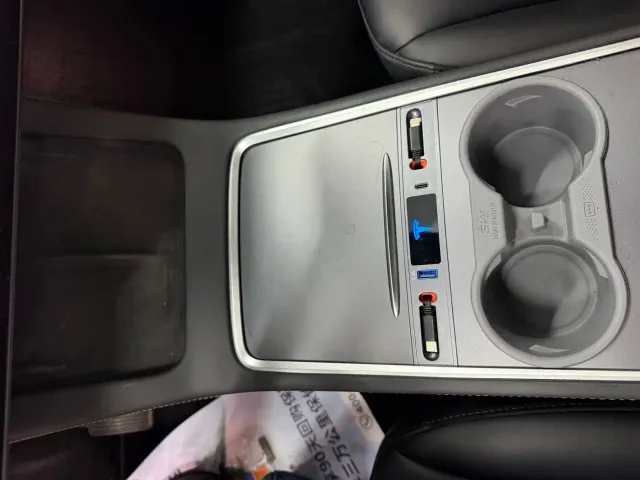 Tesla Model Y — Фото автомобиля 11