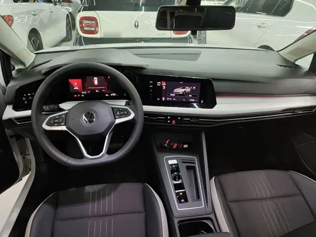 Volkswagen Golf — Фото автомобиля 9