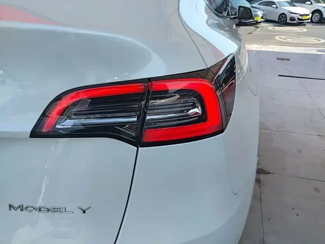 Tesla Model Y — Фото автомобиля 7