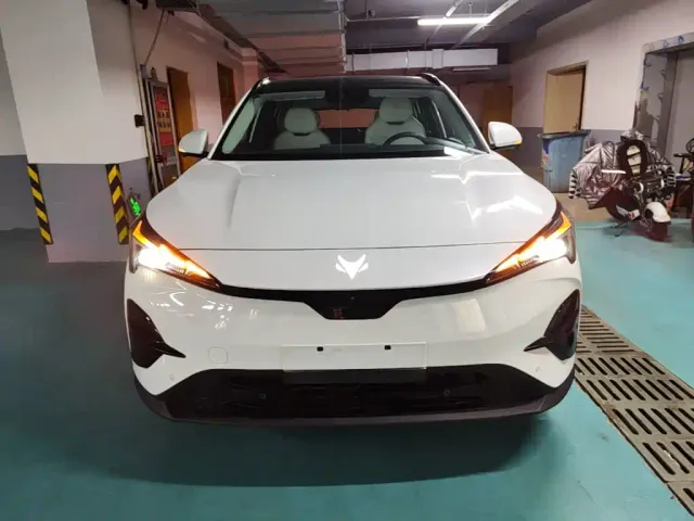 Arcfox Alpha T5 — Фото автомобиля 2