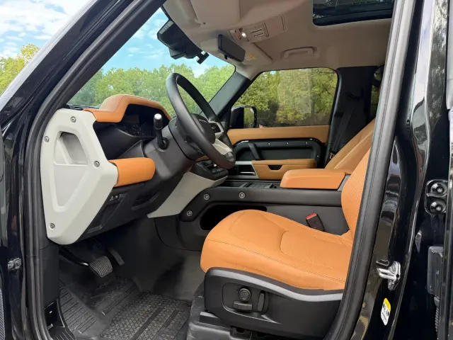 Land Rover Defender — Фото автомобиля 9