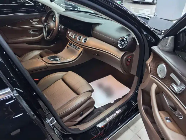 Mercedes-Benz E-Class — Фото автомобиля 9