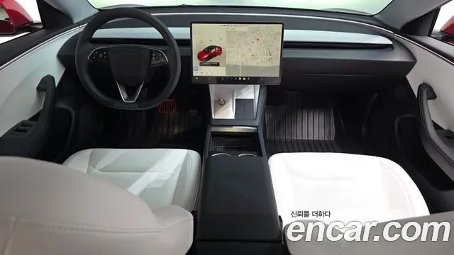 Tesla Model 3 — Фото автомобиля 10