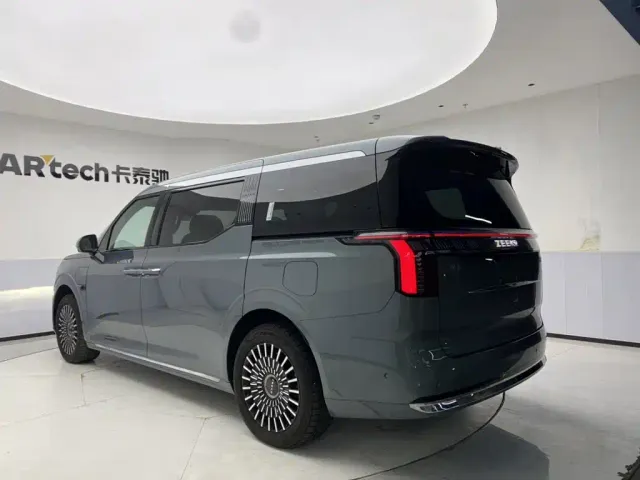 ZEEKR Zeekr 009 2024 6-seat Executive AWD 108kWh — Фото автомобиля 7
