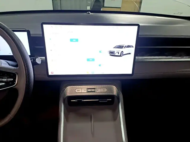 Roewe M7 DMH — Фото автомобиля 12