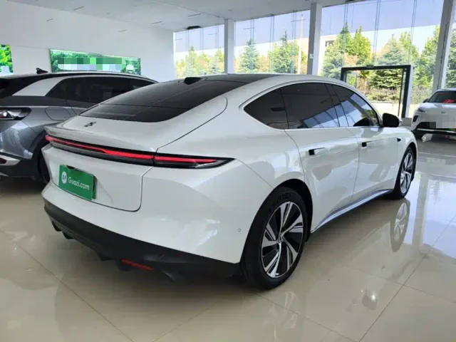 Nio ET5 — Фото автомобиля 6