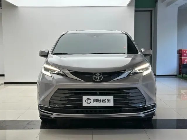 Toyota Sienna — Фото автомобиля 2