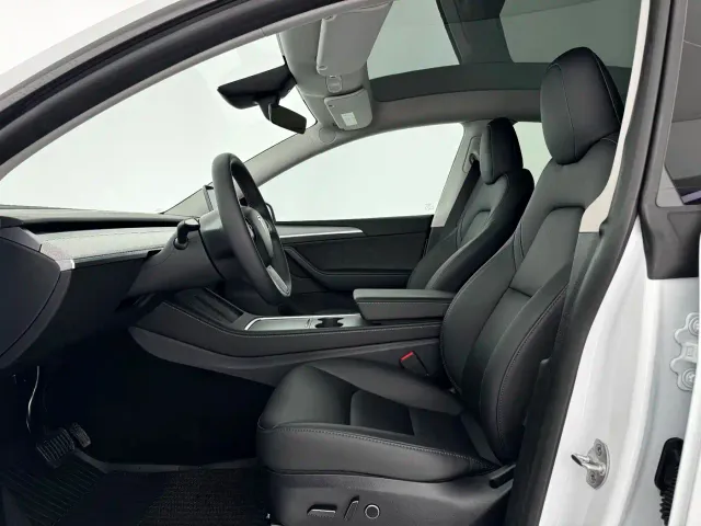 Tesla Model Y — Фото автомобиля 6
