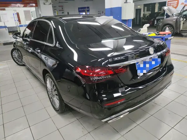 Mercedes-Benz E-Class — Фото автомобиля 4
