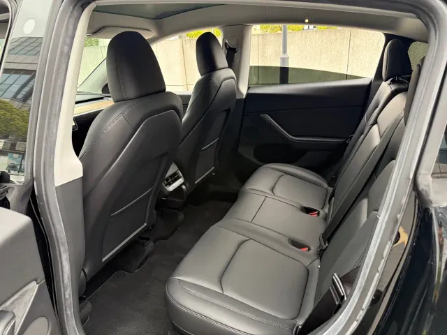 Tesla Model Y — Фото автомобиля 10