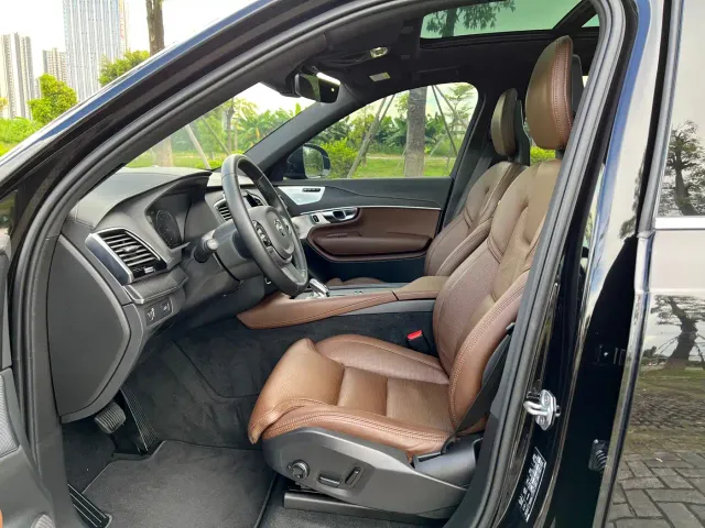 Volvo XC90 — Фото автомобиля 5