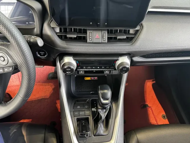 Toyota RAV4 — Фото автомобиля 11