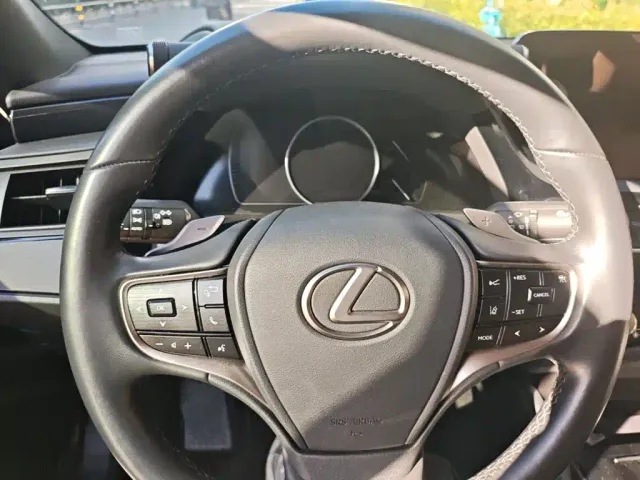 Lexus ES — Фото автомобиля 6
