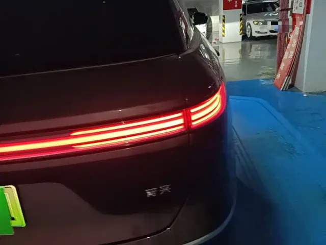 Nio ES8 — Фото автомобиля 7