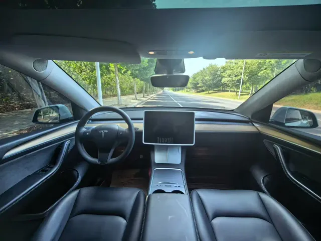 Tesla Model Y — Фото автомобиля 7