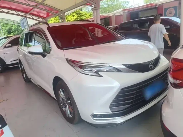 Toyota Sienna — Фото автомобиля 21