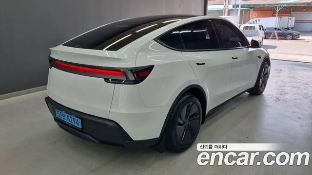 Tesla Model Y — Фото автомобиля 2