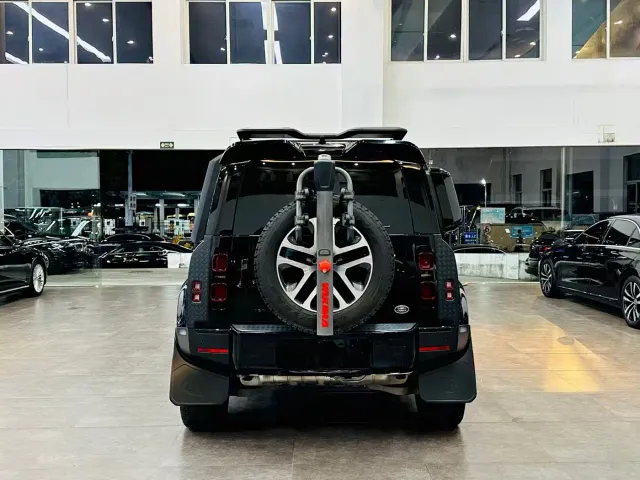 Land Rover Defender — Фото автомобиля 5