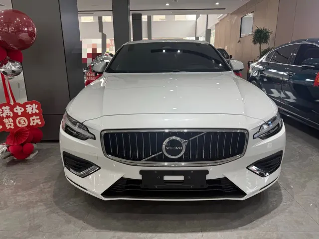 Volvo S60 — Фото автомобиля 2