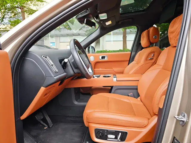 Li Auto L9 — Фото автомобиля 15