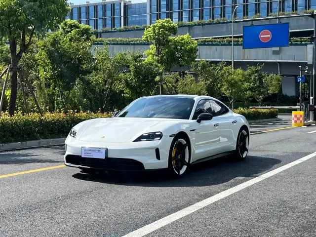 Фотография автомобиля — Porsche Taycan