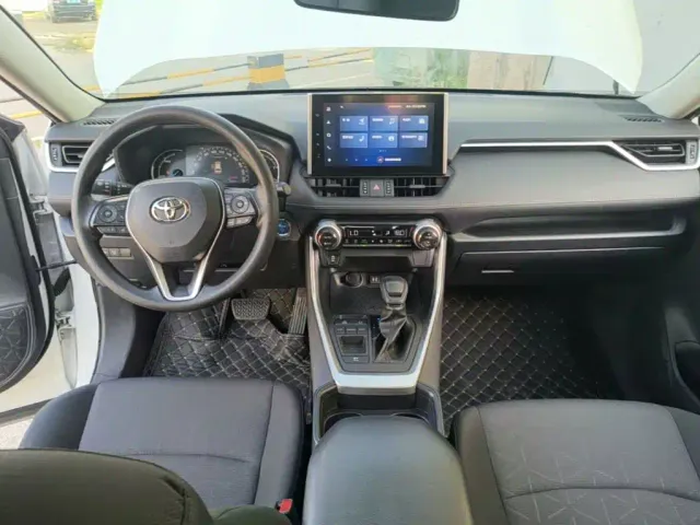 Toyota RAV4 — Фото автомобиля 9