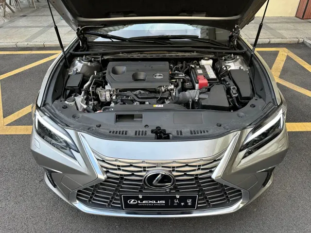 Lexus ES — Фото автомобиля 4