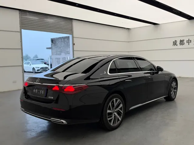 Mercedes-Benz E-Class — Фото автомобиля 7