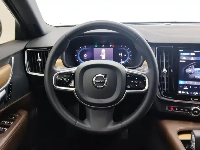 Volvo S90 — Фото автомобиля 15