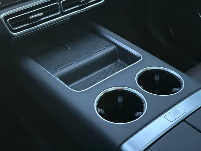 Li Auto Li L8 2023 Pro — Фото автомобиля 15