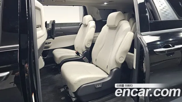 Kia Carnival Generation 4 — Фото автомобиля 11