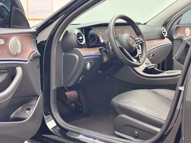 Mercedes-Benz E-Class — Фото автомобиля 14