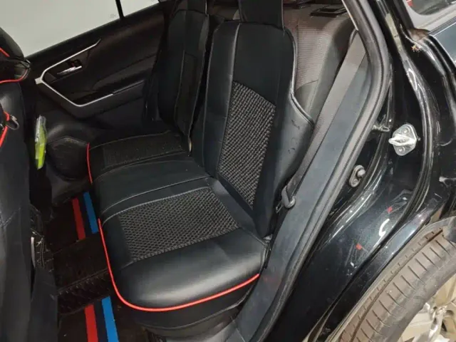 Toyota RAV4 — Фото автомобиля 16