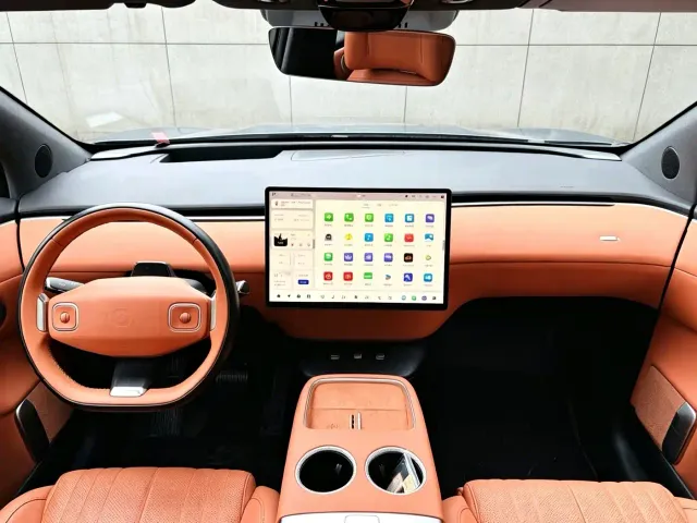 Changan Qiyuan E07 — Фото автомобиля 4