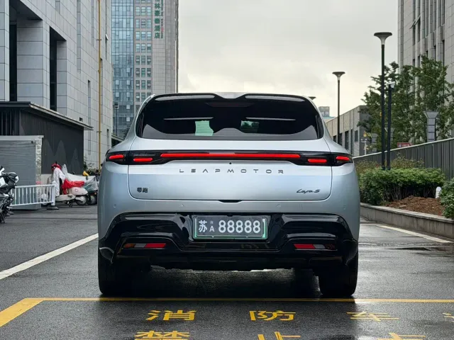 Leapmotor Lafa 5 — Фото автомобиля 6