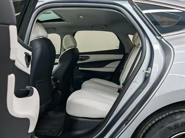 BYD Seal 05 DM-i — Фото автомобиля 10