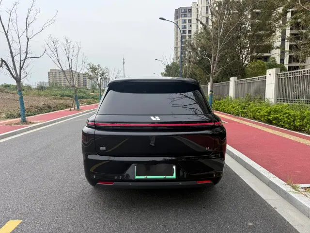 Li Auto L8 — Фото автомобиля 6